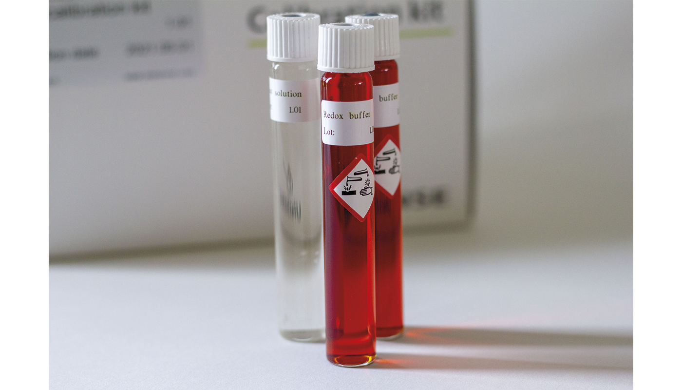 Redox calkit vials