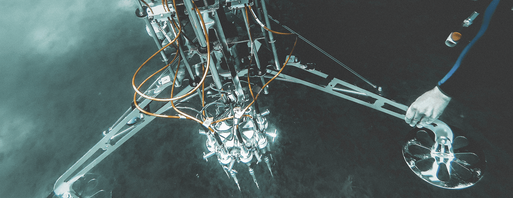 MP4 under water_1680x650